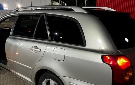 Toyota Avensis III рестайлинг, 2005 год, 600 000 рублей, 4 фотография