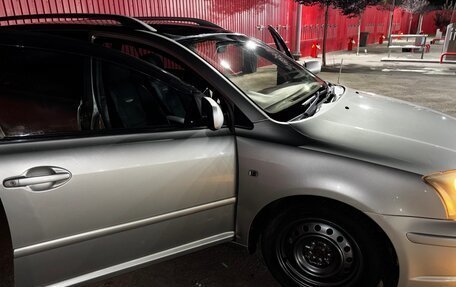 Toyota Avensis III рестайлинг, 2005 год, 600 000 рублей, 2 фотография