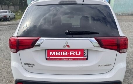 Mitsubishi Outlander III рестайлинг 3, 2016 год, 1 850 000 рублей, 4 фотография