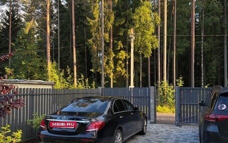 Mercedes-Benz E-Класс, 2019 год, 3 500 000 рублей, 4 фотография