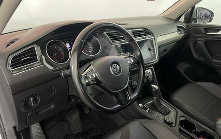 Volkswagen Tiguan II, 2019 год, 2 580 000 рублей, 10 фотография