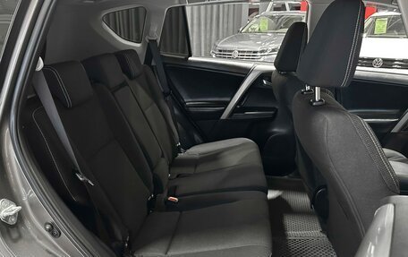 Toyota RAV4, 2017 год, 2 497 000 рублей, 14 фотография