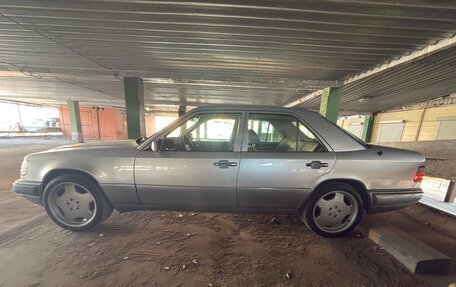 Mercedes-Benz E-Класс, 1995 год, 2 500 000 рублей, 2 фотография