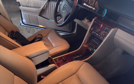 Mercedes-Benz E-Класс, 1995 год, 2 500 000 рублей, 7 фотография