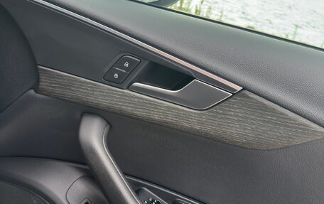 Audi A4, 2018 год, 2 300 000 рублей, 30 фотография