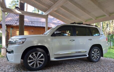 Toyota Land Cruiser 200, 2017 год, 7 077 888 рублей, 7 фотография