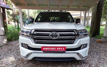Toyota Land Cruiser 200, 2017 год, 7 077 888 рублей, 4 фотография