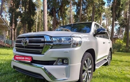 Toyota Land Cruiser 200, 2017 год, 7 077 888 рублей, 3 фотография