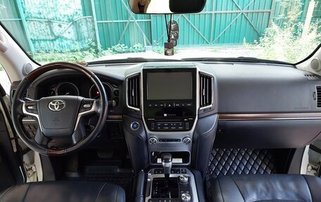 Toyota Land Cruiser 200, 2017 год, 7 077 888 рублей, 10 фотография