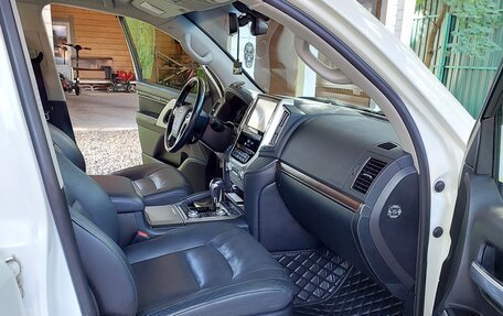 Toyota Land Cruiser 200, 2017 год, 7 077 888 рублей, 13 фотография