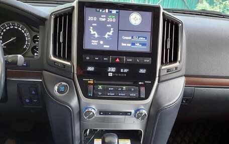 Toyota Land Cruiser 200, 2017 год, 7 077 888 рублей, 20 фотография