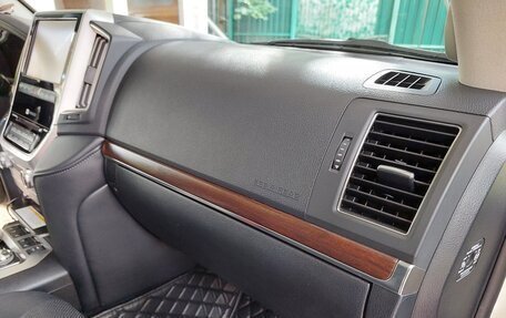 Toyota Land Cruiser 200, 2017 год, 7 077 888 рублей, 24 фотография