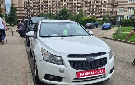 Chevrolet Cruze II, 2010 год, 600 000 рублей, 3 фотография