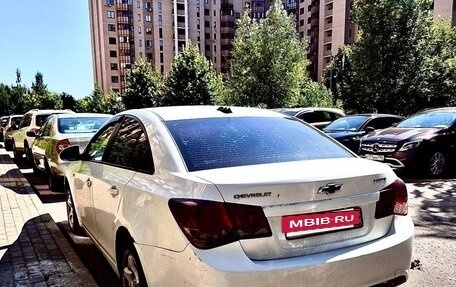 Chevrolet Cruze II, 2010 год, 600 000 рублей, 2 фотография