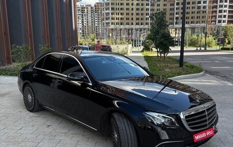 Mercedes-Benz E-Класс, 2018 год, 4 000 000 рублей, 2 фотография