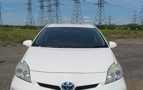 Toyota Prius, 2015 год, 1 300 000 рублей, 1 фотография