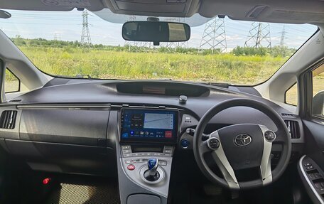 Toyota Prius, 2015 год, 1 300 000 рублей, 15 фотография
