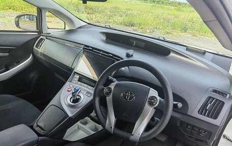 Toyota Prius, 2015 год, 1 300 000 рублей, 14 фотография