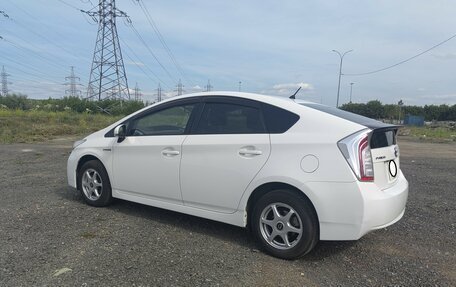 Toyota Prius, 2015 год, 1 300 000 рублей, 10 фотография