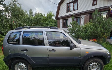 Chevrolet Niva I рестайлинг, 2010 год, 270 000 рублей, 3 фотография