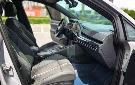 Volkswagen Golf VIII, 2022 год, 2 490 000 рублей, 7 фотография