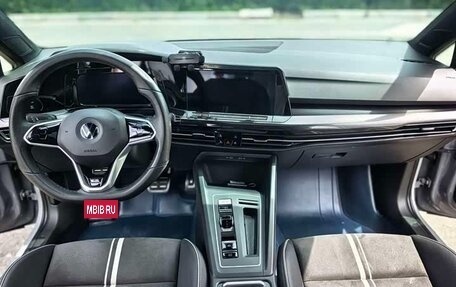Volkswagen Golf VIII, 2022 год, 2 490 000 рублей, 9 фотография