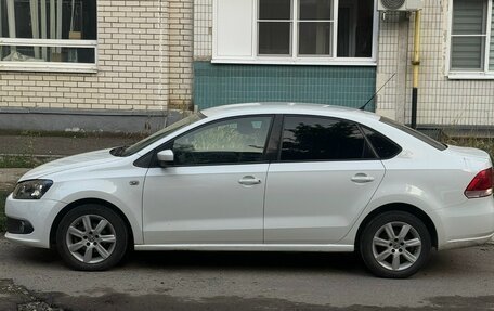 Volkswagen Polo VI (EU Market), 2013 год, 450 000 рублей, 2 фотография