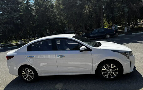 KIA Rio IV, 2021 год, 1 850 000 рублей, 3 фотография