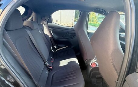 Toyota Yaris, 2022 год, 1 300 000 рублей, 7 фотография