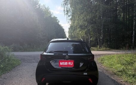 Toyota Yaris, 2022 год, 1 300 000 рублей, 4 фотография