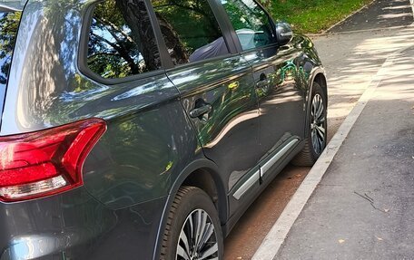 Mitsubishi Outlander III рестайлинг 3, 2019 год, 2 080 000 рублей, 3 фотография