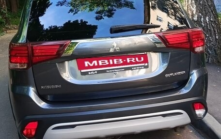 Mitsubishi Outlander III рестайлинг 3, 2019 год, 2 080 000 рублей, 4 фотография