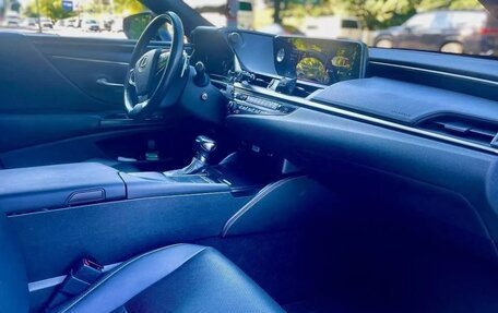 Lexus ES VII, 2019 год, 2 950 000 рублей, 17 фотография