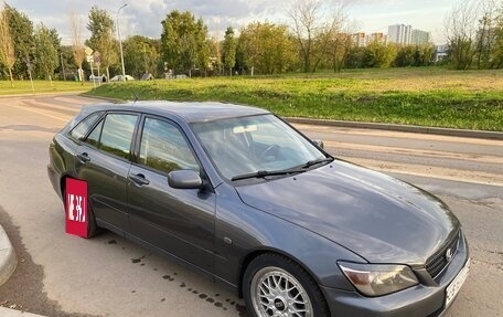 Lexus IS II рестайлинг 2, 2003 год, 1 300 000 рублей, 3 фотография