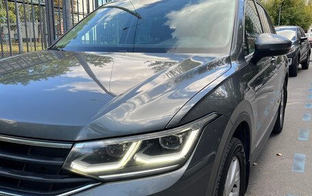 Volkswagen Tiguan II, 2021 год, 2 830 000 рублей, 3 фотография
