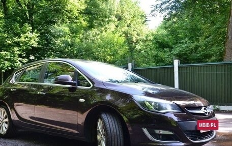 Opel Astra J, 2013 год, 1 080 000 рублей, 2 фотография