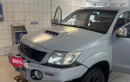 Toyota Hilux VII, 2012 год, 2 000 000 рублей, 2 фотография