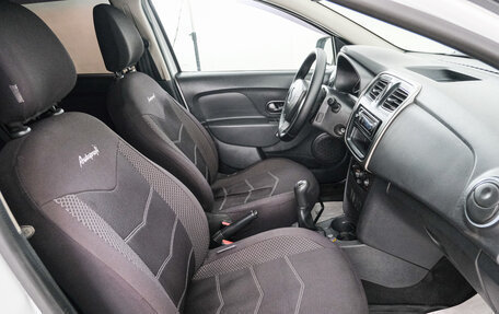 Renault Logan II, 2017 год, 649 000 рублей, 14 фотография