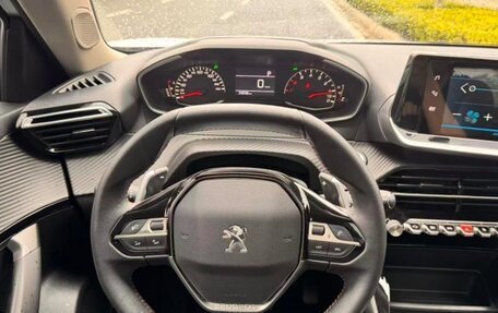 Peugeot 2008 II, 2023 год, 1 170 000 рублей, 8 фотография