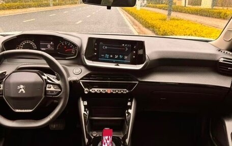 Peugeot 2008 II, 2023 год, 1 170 000 рублей, 9 фотография