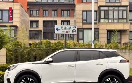 Peugeot 2008 II, 2023 год, 1 170 000 рублей, 3 фотография