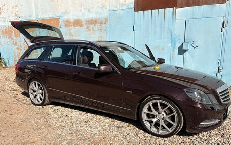 Mercedes-Benz E-Класс, 2010 год, 1 300 000 рублей, 2 фотография