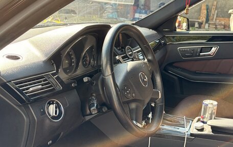Mercedes-Benz E-Класс, 2010 год, 1 300 000 рублей, 10 фотография