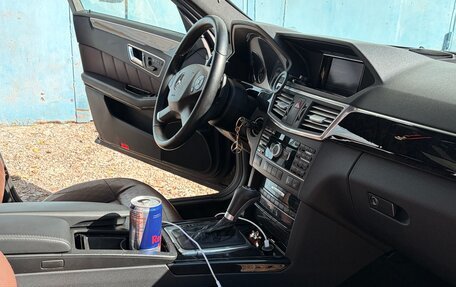 Mercedes-Benz E-Класс, 2010 год, 1 300 000 рублей, 4 фотография