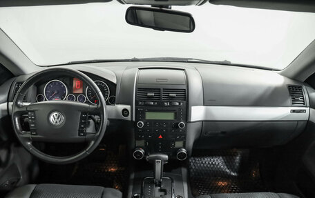 Volkswagen Touareg III, 2009 год, 999 000 рублей, 10 фотография