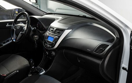 Hyundai Solaris II рестайлинг, 2011 год, 690 000 рублей, 15 фотография