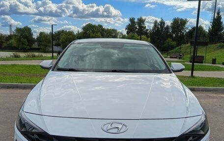 Hyundai Elantra, 2021 год, 1 750 000 рублей, 2 фотография