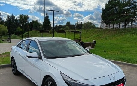 Hyundai Elantra, 2021 год, 1 750 000 рублей, 3 фотография