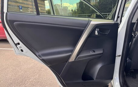 Toyota RAV4, 2015 год, 2 090 000 рублей, 21 фотография