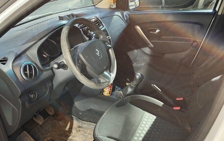 Renault Logan II, 2016 год, 650 000 рублей, 9 фотография